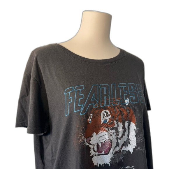 PST Vintage Graphic Tiger Fearless Gray Short Sleeved T-Shirt Women’s Size Large - Picture 3 of 9